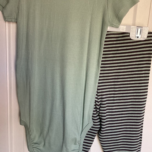 H&M 3T pajama or matching set, NWT, gender neutral - Picture 4 of 4